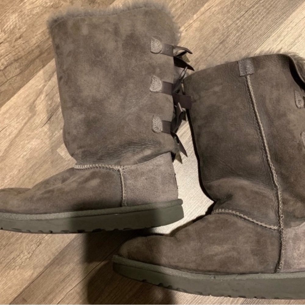 Tall gray Ugg boots